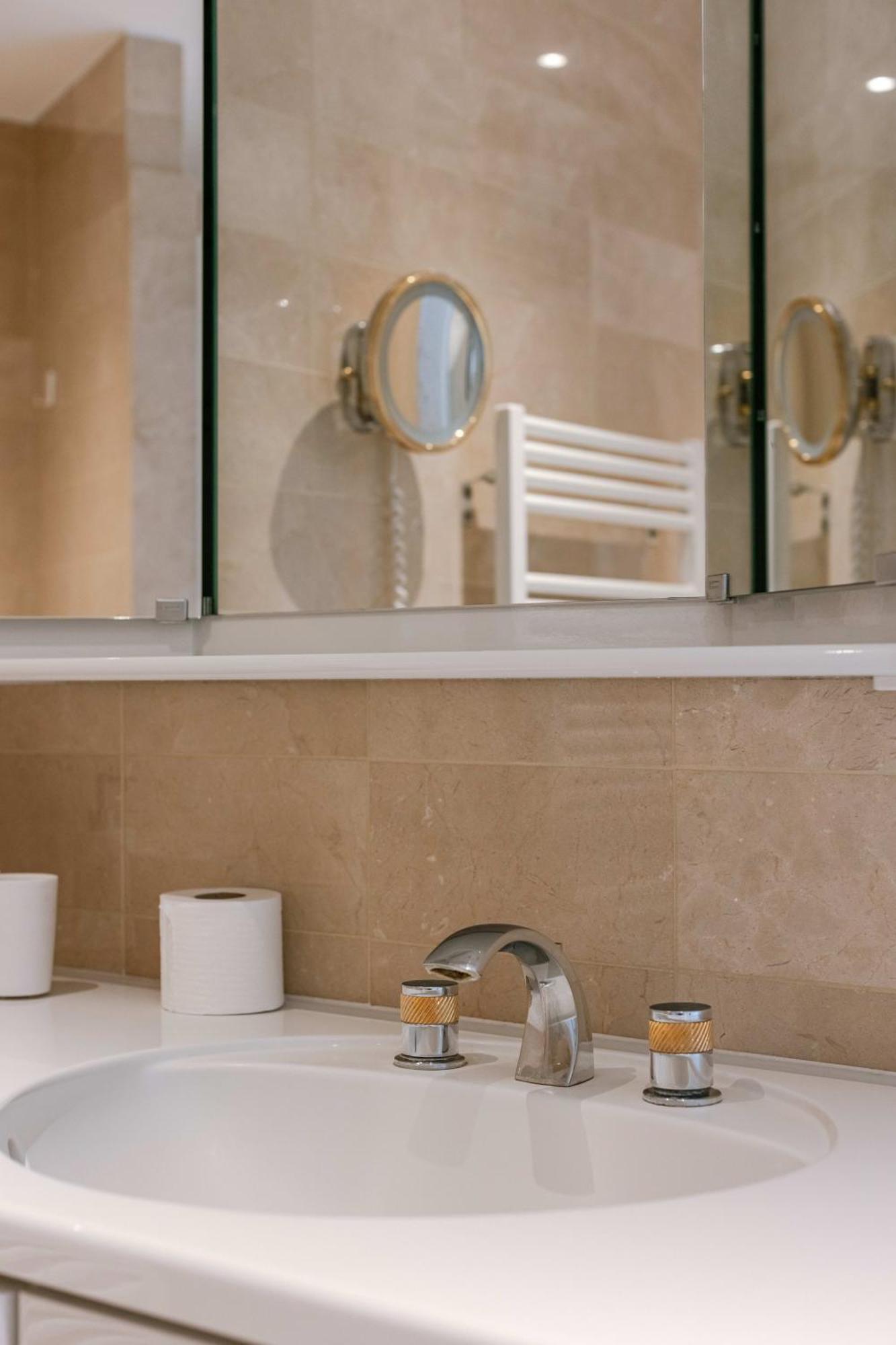 Huswell - With View & Common Indoor Pool Apartment