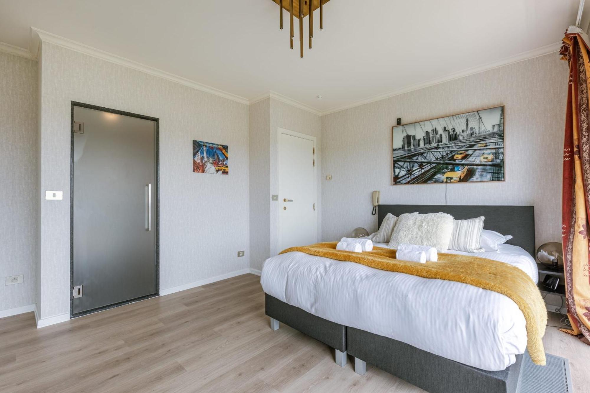 Huswell - With View & Common Indoor Pool Apartment