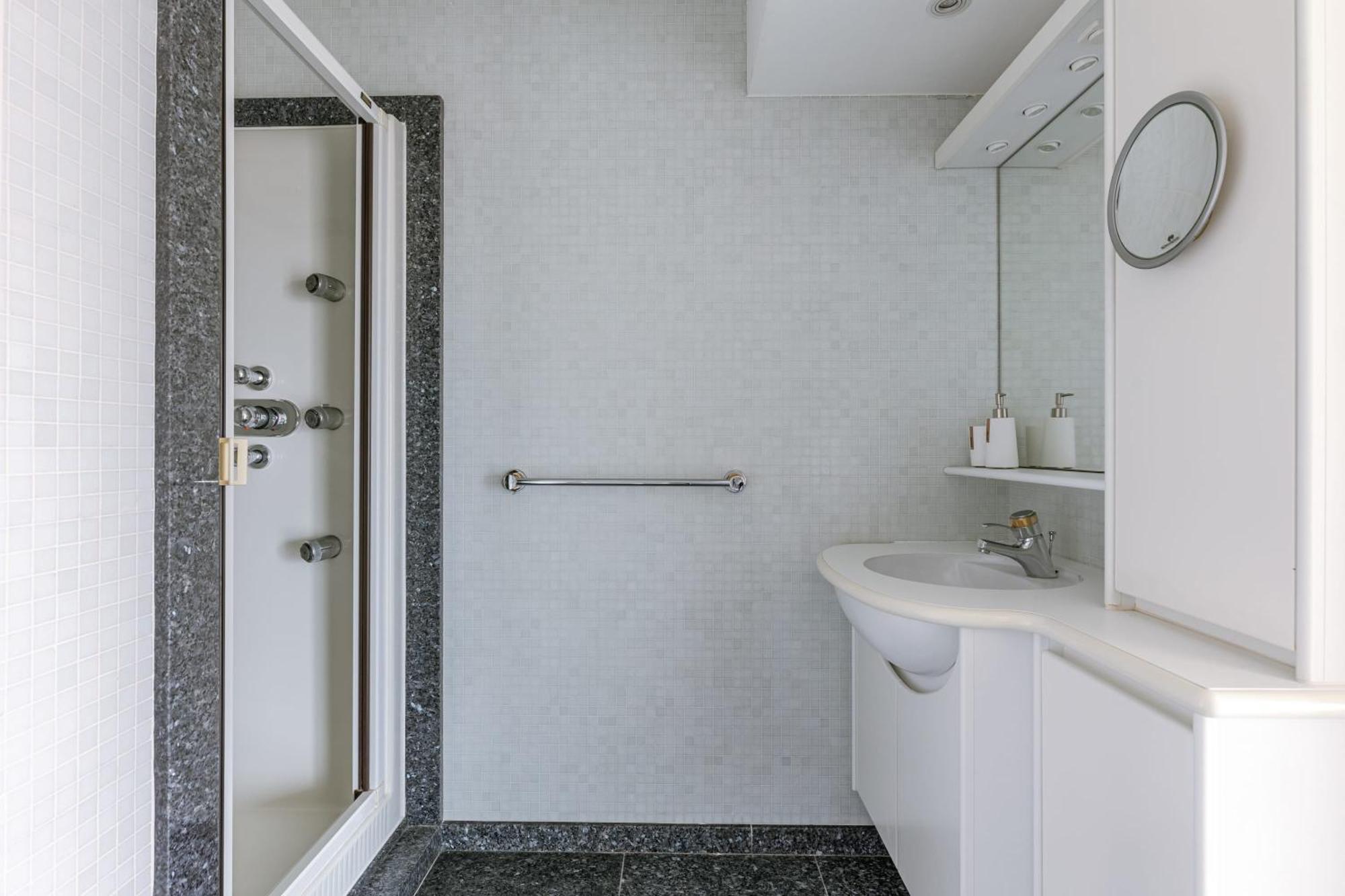 Apartment Huswell - With View & Common Indoor Pool *